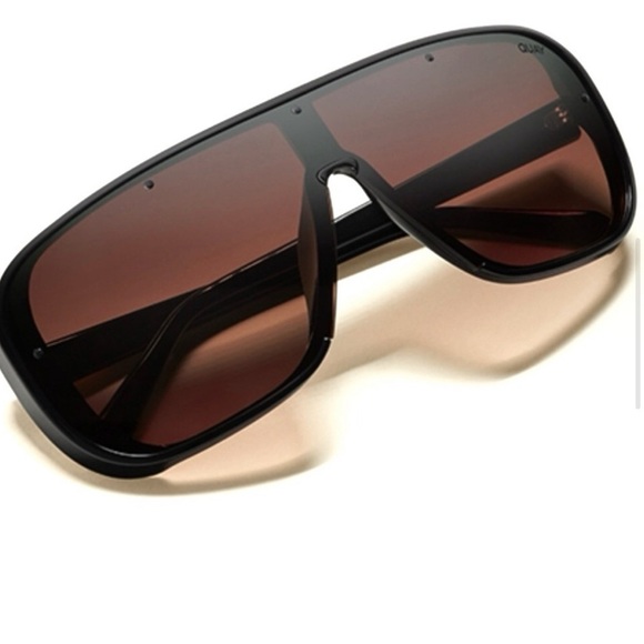 QUAY Center Stage Sunglasses Black Frame Chocolate Paprika Lens Shield NWT - Picture 3 of 8